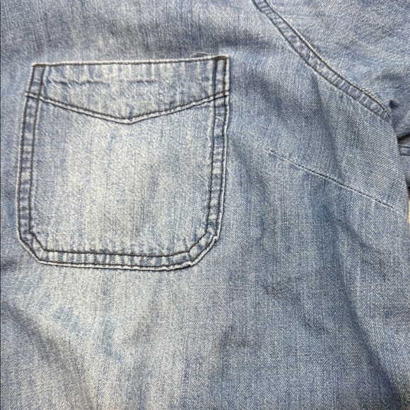 Women’s Old Navy Light weight Denim Button-Up Shirt. Cotton. XL - Picture 8 of 9